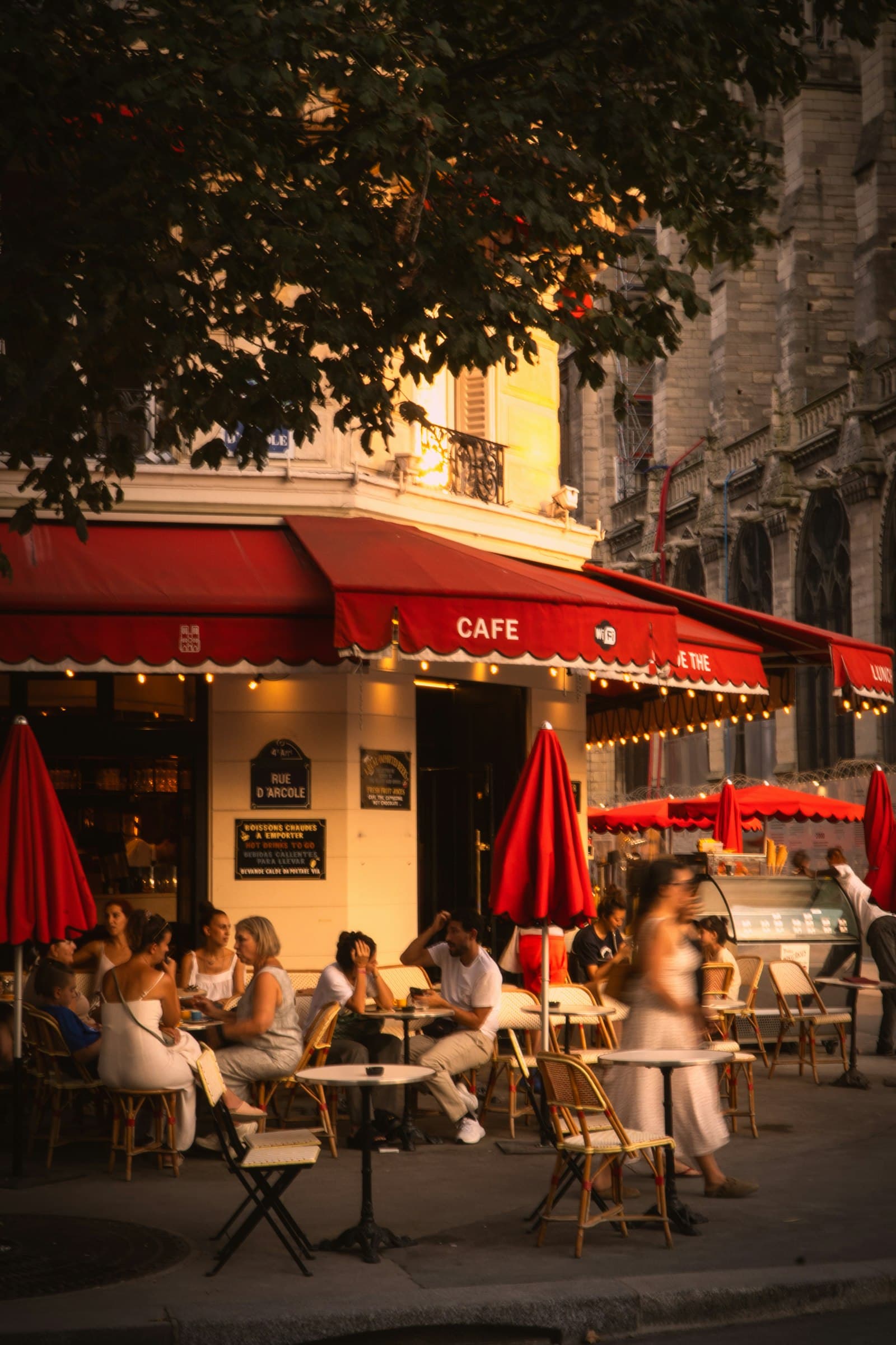 Cafe am Morgen, Frankreich