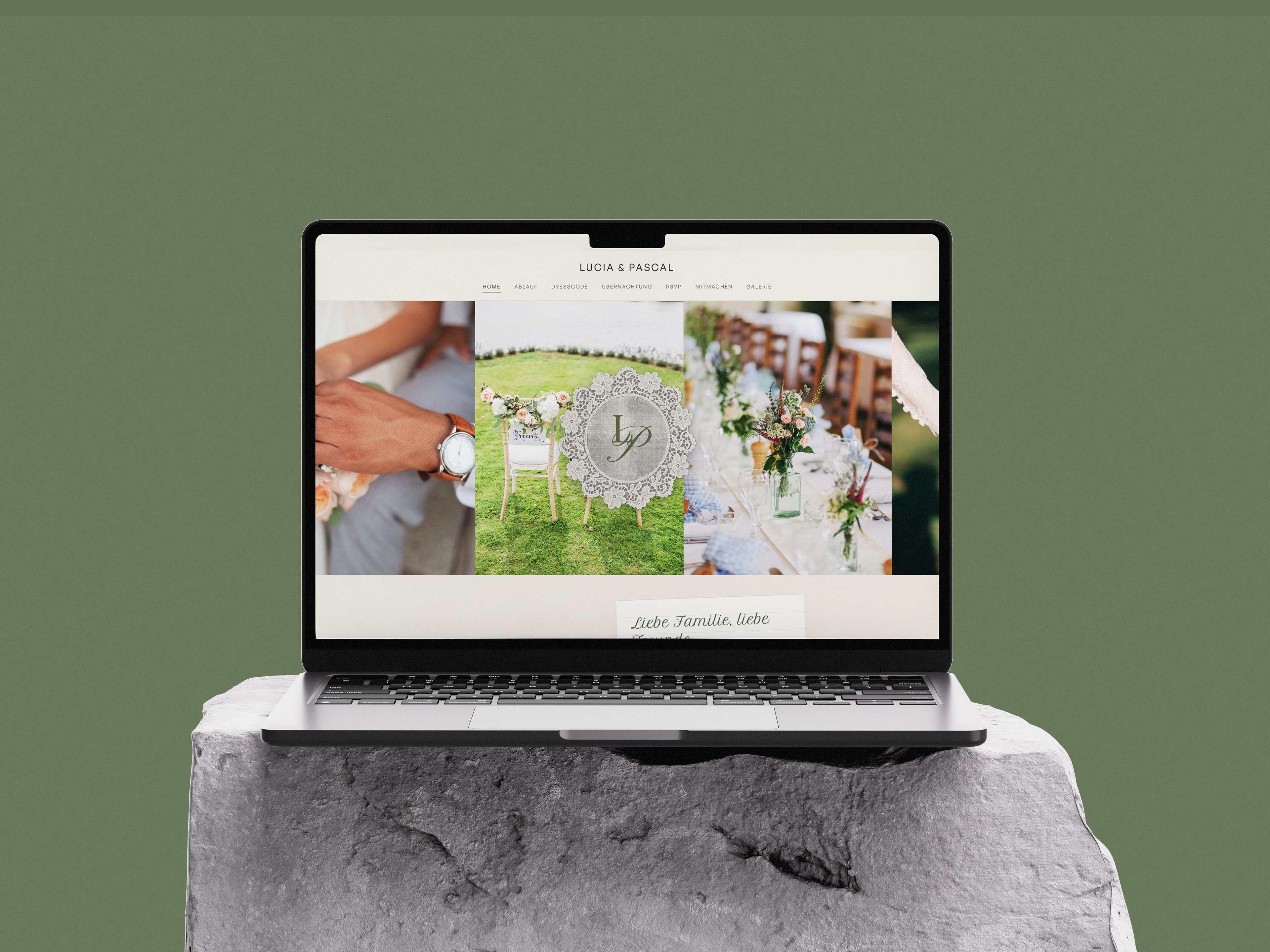 Die Startseite der Hochzeitswebsite als Mockup auf einem Laptop
